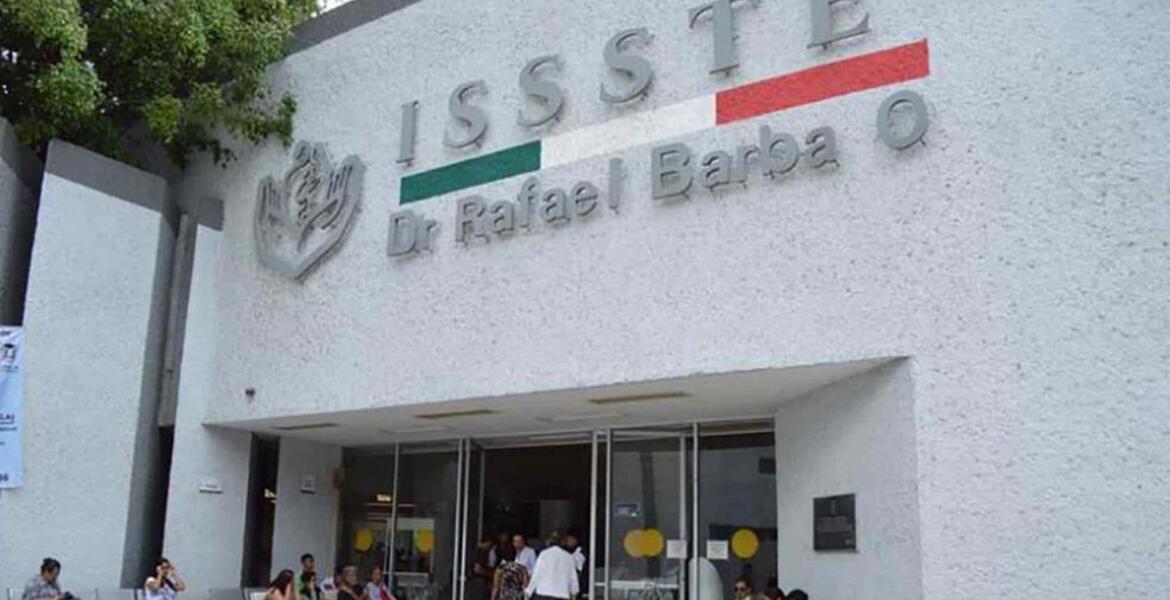 Ahora vacunan en el ISSSTE de Cuautla vs COVID19 a 17 personas ajenas